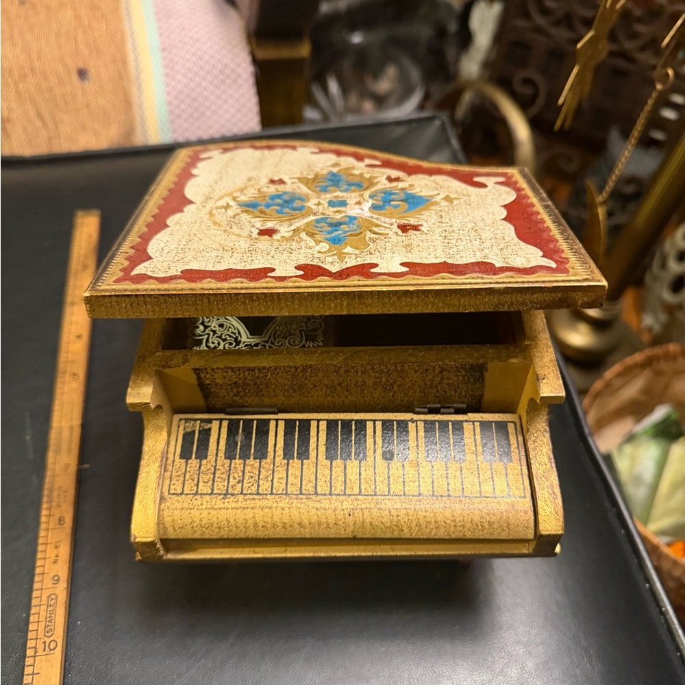 Vintage Italian Florentine Piano Music/Jewelry Box- works - Picture 2 of 9